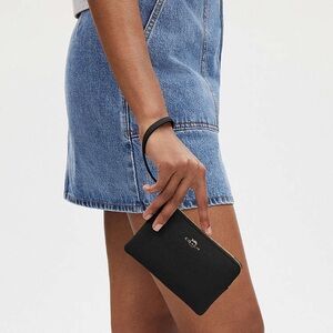 NEW Coach Corner Zip Wristlet Gold / Black Pebbled Leather Purse Wallet Clutch